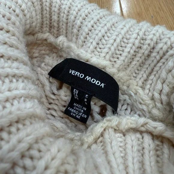 NEVER WORN Cream Knit Sweater - Picture 5 of 7